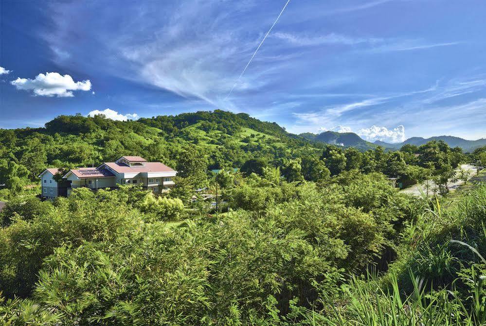 Green Canyon Leisure Farms Clark Field 외부 사진